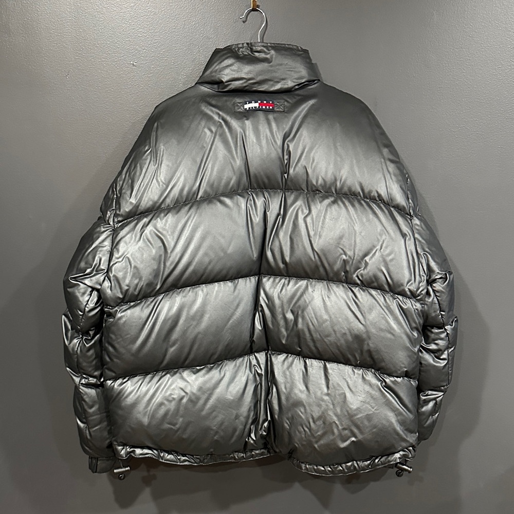Tommy Hilfiger Men's Metallic Gray Puffer Jacket with Red Lining - Picture 4 of 5